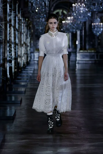 Look 11